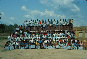 Uno dei primi container inviati in Uganda